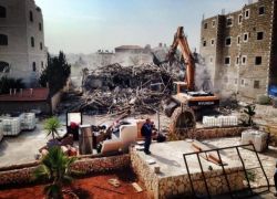 قوات الاحتلال تهدم مصنع ألبان الريّان التابع للجمعية الخيرية الاسلامية في الخليل