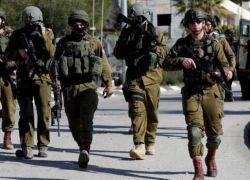 الاحتلال يشن حملة مداهمات واسعة تسفر عن اعتقال مواطنين وتخريب ممتلكات بالضفة