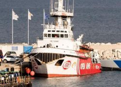 أول سفينة مساعدات إنسانية تتجه إلى غزة عبر الممر البحري
