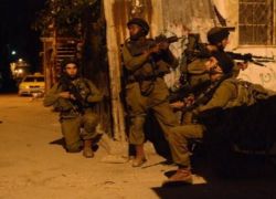 قوات الاحتلال تعتقل خمسة شبان من نابلس