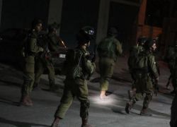 الاحتلال يعتقل نحو 50 مواطنا من مدينة القدس