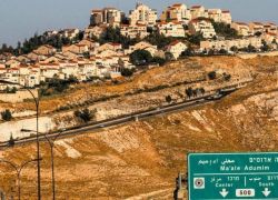 سموتريتش يصادق على أخطر مشاريع الاستيطان: تقسيم الضفة وفصل رام الله عن بيت لحم