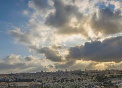 حالة الطقس: أجواء حارة وجافة ومغبرة وارتفاع متواصل على درجات الحرارة