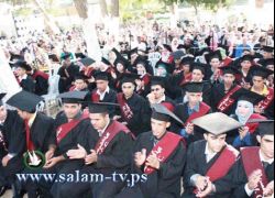 الكلية العصرية تكرم الطلبة المتفوقين والطلبة الجدد