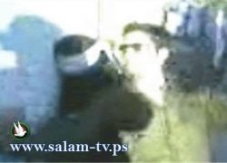 شاهد الفيديو :فضيحة جديدة- جندي اسرائيلي يرقص على أنغام الموسيقى قرب معتقلة فلسطينية