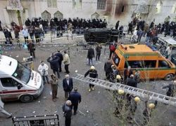 مقتل شخص وإصابة تسعة آخرين بثلاثة تفجيرات في الإسكندرية