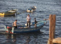 زوارق الاحتلال تستهدف الصيادين ومراكبهم شمال قطاع غزة