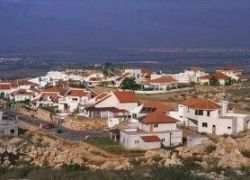 الاحتلال الاسرائيلي يخلي بؤرة استيطانية قرب رام الله