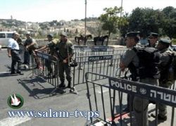 الاحتلال يمنع المواطنين أداء صلاة العصر في المسجد الأقصى