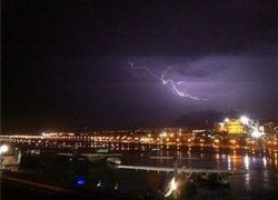 عاصفة نادرة تضرب مدينة ايلات