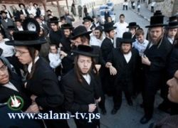 متطرفون يلقون الحجارة باتجاه حافلة في "بيت شيمش" غربي القدس