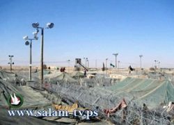 سلطات الاحتلال تمنع أسرى النقب من إصلاح خيامهم تحت تهديد السلاح