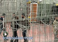 أسرى عدة سجون يخوضون إضراباً عن الطعام غداً