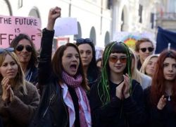 مئات الآف النساء في مظاهرات مناهضة لترامب