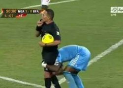 حارس منتخب نيجيريا يضحك العالم بطريقة احتفاله - شاهد الفيديو