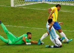 البرازيل تصفع الأرجنتين بثلاثية وميسي تائه أمام فنون السامبا