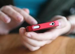 ضوء الهواتف المحمولة يؤثر على إيقاع الجسم الطبيعي
