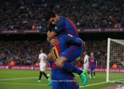 ميسي يقود برشلونة لدك إشبيلية