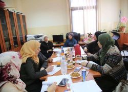 محافظة طولكرم وبالتنسيق مع الإغاثة الطبية تعقد اجتماعا مع المؤسسات التي تقدم الخدمة للنساء المعنفات