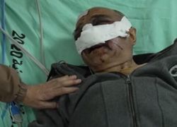 جندي إسرائيلي يخنق مصور CNN ويطرحه أرضا ويقول: "أرض الضفة كلها لنا"