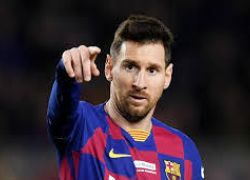 والد ميسي : ابني باق في برشلونة