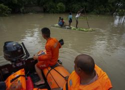 عشرات القتلى وملايين المعزولين جراء الأمطار الموسمية والفيضانات في الهند وبنغلاديش