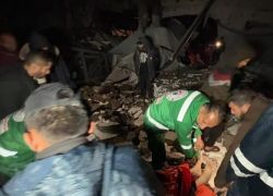 4 شهداء ومصابين اثر انهيارات بمنازل وجدران وقصف جوي ومدفعي بقطاع غزة