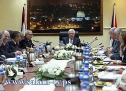 فلسطيني يهدد باحراق نفسه أمام مجلس الوزراء برام الله