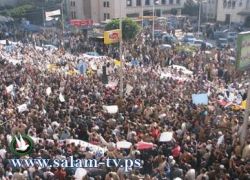 عشرات الاف المصريين يتدفقون على ميدان التحرير للمشاركة في مسيرة المليون ضد مبارك