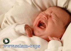 بكاء رضيعة في حضن والدتها كشف وفاة أمها بمطار القاهرة