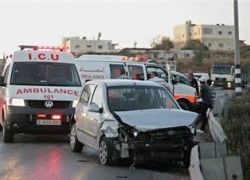 اصابة 4 اشخاص بحادث سير شمال الخليل