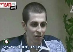 قيادي في حماس: شاليط لم يغادر غزة وخاطفوه بادلوه الحديث والضحك
