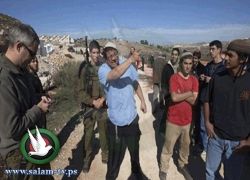 مستوطنون يستولون على ارض في بلدة الخضر