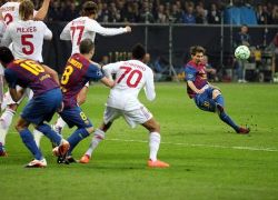ميسي بقود برشلونة للفوز على الميلان