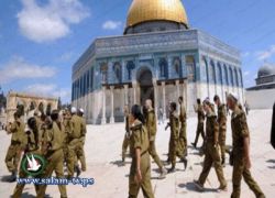 انتشار مجموعات يهودية في القدس القديمة بحماية قوات الاحتلال