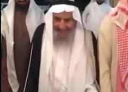 بالفيديو : حفل زفاف عريس سعودي بعمر الـ100 عام
