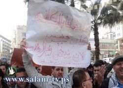 المئات برام الله يتظاهرون ضد قانون الضرائب الجديد وغلاء المعيشة