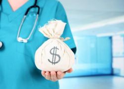 المئات من الأطباء الكنديين يعبرون عن سخطهم وغضبهم على زيادة رواتبهم !