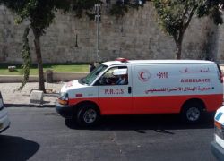 شرطة الاحتلال تخالف سيارة إسعاف فلسطينية