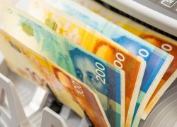 رواتب منقوصة وديون متراكمة: موظفون يعانون أزمة معيشية خانقة منذ 4 أعوام