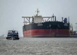 ترامب يعلن الاستيلاء على سفينة شحن ترفع العلم الإيراني في خليج عمان.. وايران تتوعد بالرد