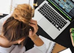 دراسة تحذر من مخاطر العمل لساعات طويلة