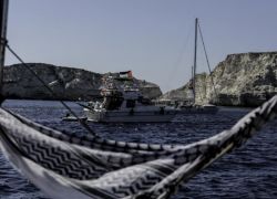 الاحتلال يقتحم سفن مساعدات متجهة لقطاع غزة في المياه الدولية قرب اليونان