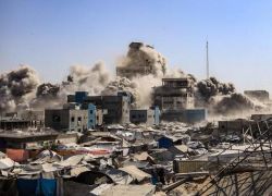 تصعيد إسرائيلي متواصل في غزة: قصف مدفعي وجوي يطال رفح وغزة والنصيرات
