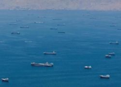 تقرير امريكي: توقف شبه تام لحركة الملاحة في مضيق هرمز