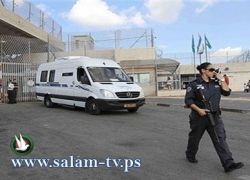 الاحتلال يعتقل 14 متظاهرا من امام سجن هشارون