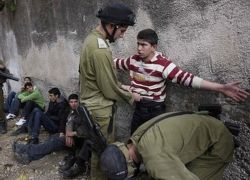 الاحتلال يزعم اعتقال فلسطينيين قرب حواره خططا لطعن مستوطن‏