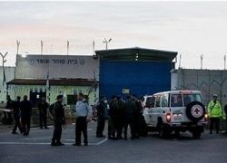 معتقل فلسطيني يهرب أثناء نقله إلى سجن عوفر