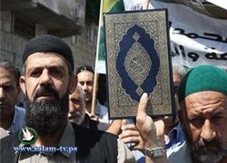 اضراب ومسيرة في برطعه نصرة للرسول محمد عليه السلام