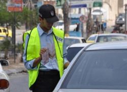 الشرطة تبدا مخالفة عدم حلق لحية السائق وظهوره الجيد بالشارع - شاهد الصوره